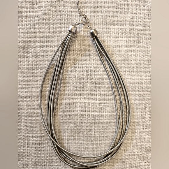 Metal coil necklace - Picture 1 of 3